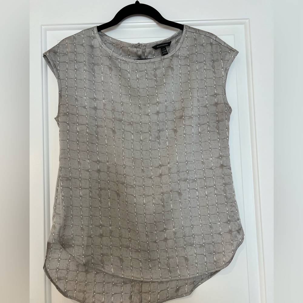 Banana Republic gray print sleeveless, light blouse, XSP (fits regular small)